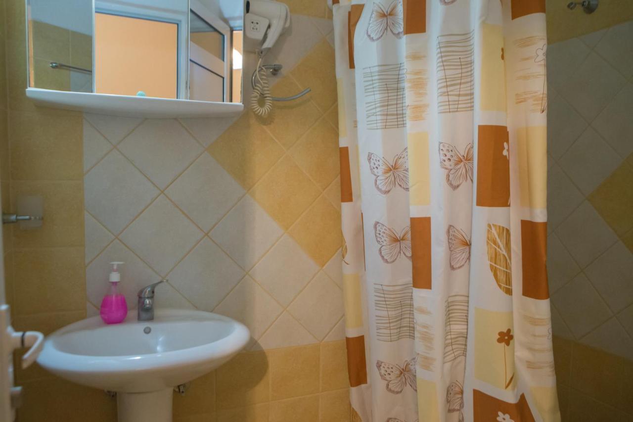Ferienwohnung Avgi Káto Loutrákion Exterior foto